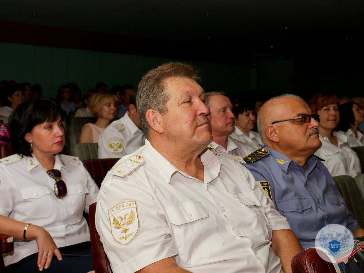 В канун Дня железнодорожника Дмитрий Подлипанов вручил ведомственные награды работникам ГП «Донецкая железная дорога»