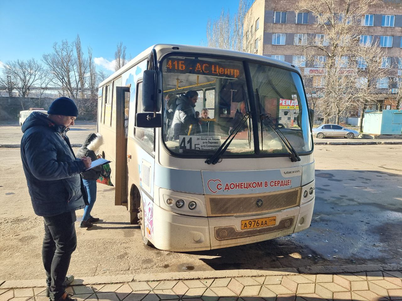 Сотрудники Минтранса проверили соблюдение интервалов движения ряда автобусных маршрутов Донецка