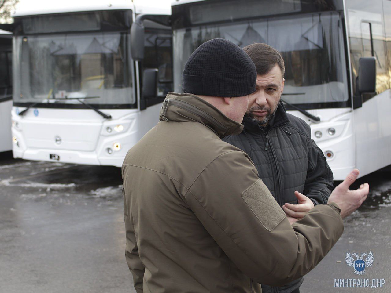 Партия автобусов, прибывших в ДНР в рамках программы специальных казначейских кредитов, отправилась в города Республики