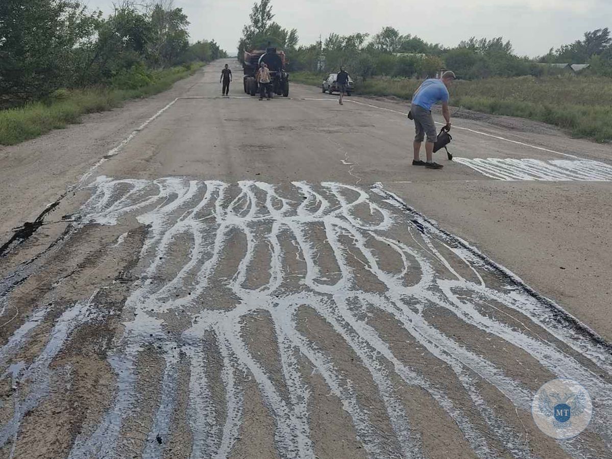 Специалисты ГП «Автодор» выполняют ремонт республиканских дорог государственного значения в направлении ЛНР и РФ 