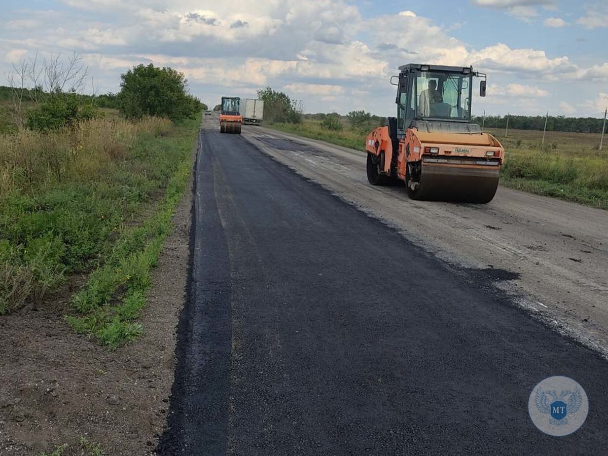 Специалисты ГП «Автодор» выполняют ремонт республиканских дорог государственного значения в направлении ЛНР и РФ 