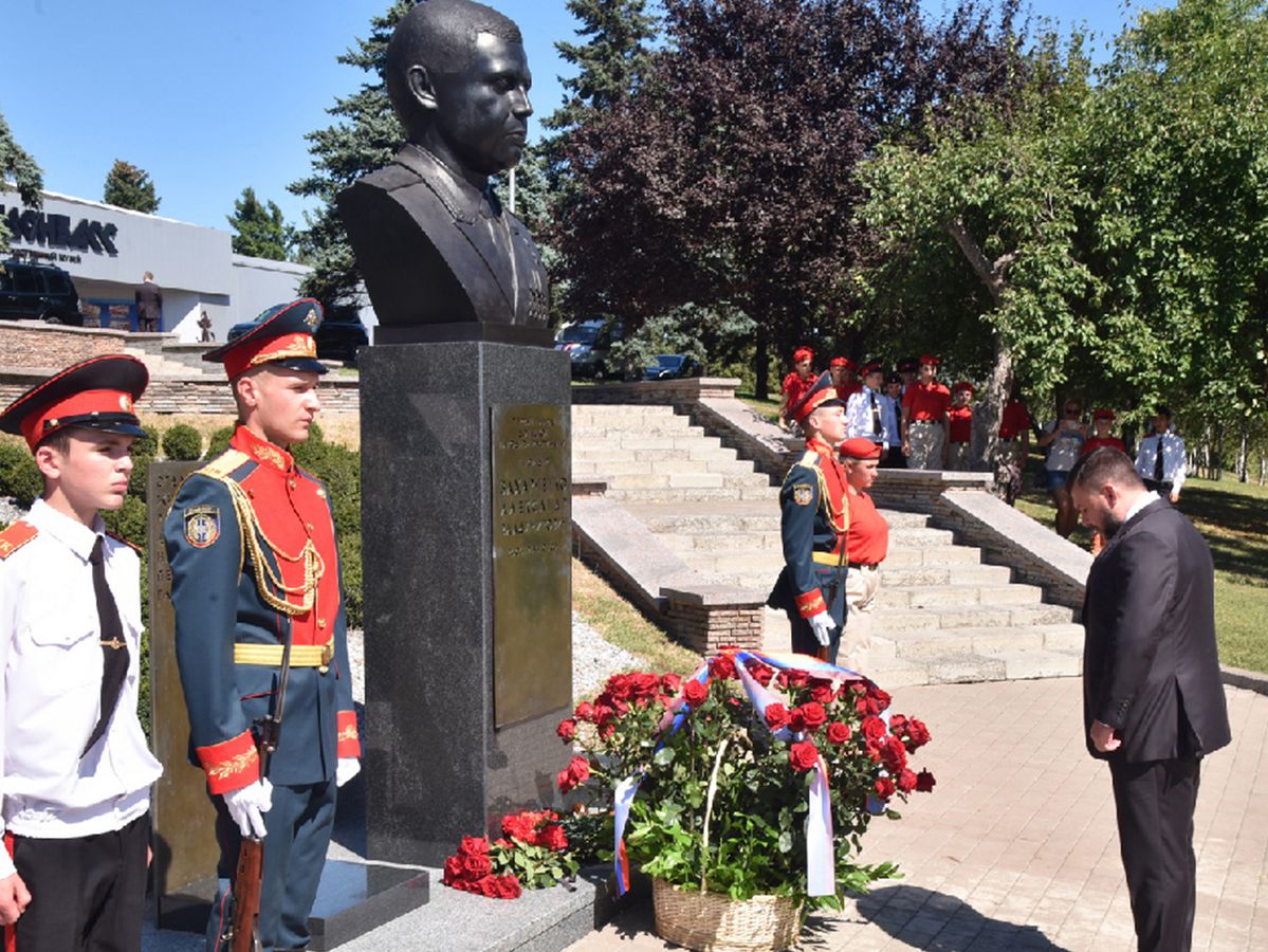 Руководство Минтранса приняло участие в памятных мероприятиях, приуроченных ко второй годовщине гибели первого Главы ДНР