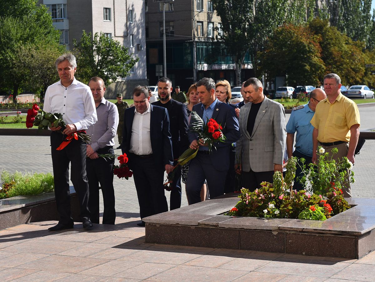 Руководство Минтранса приняло участие в памятных мероприятиях, приуроченных ко второй годовщине гибели первого Главы ДНР