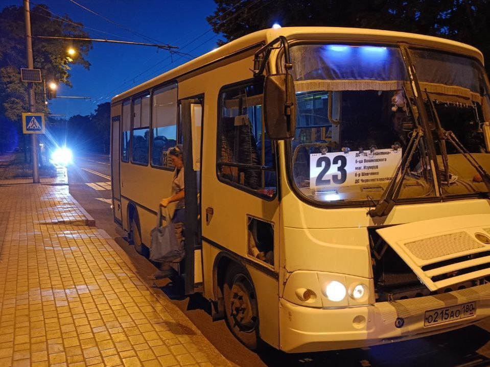 В Донецке и Макеевке ряд маршрутов общественного транспорта уже продлили графики своей работы в вечернее время