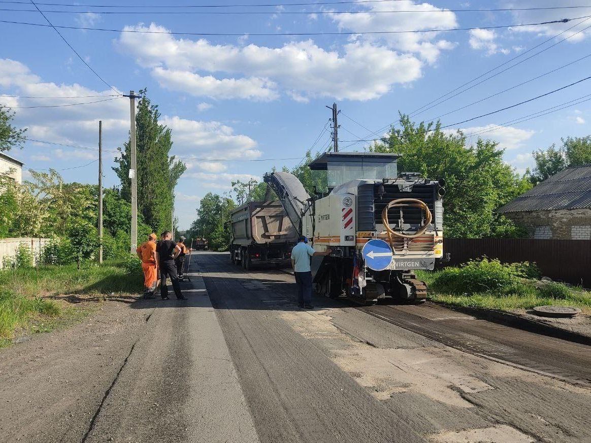 Специалисты региона-шефа Нижегородской области ремонтируют дороги в Иловайске