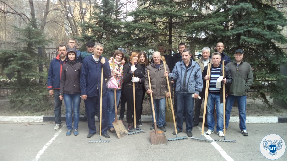 Сотрудники Министерства транспорта ДНР приняли участие в общегородском субботнике (ФОТОРЕПОРТАЖ)