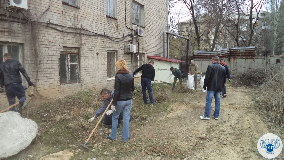 Сотрудники Министерства транспорта ДНР приняли участие в общегородском субботнике (ФОТОРЕПОРТАЖ)