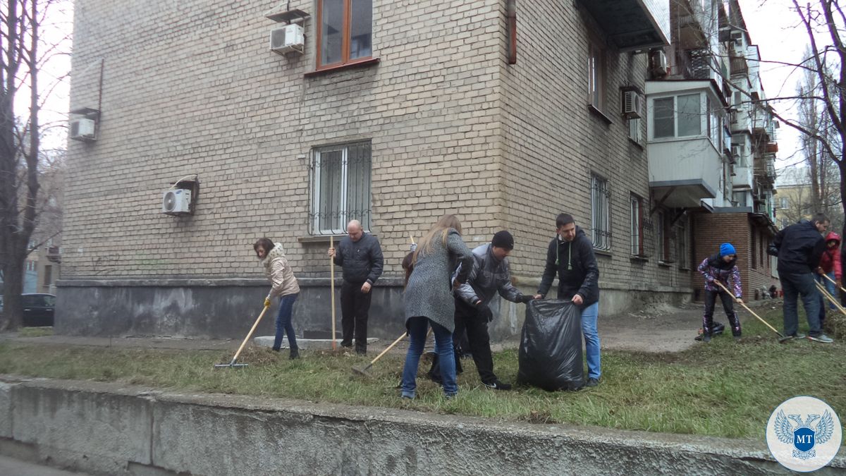 Сотрудники Министерства транспорта ДНР приняли участие в общегородском субботнике (ФОТОРЕПОРТАЖ)