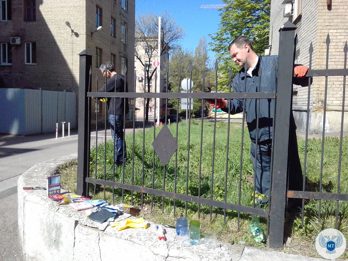 Сотрудники Минтранса приняли участие в общегородском субботнике (ФОТОРЕПОРТАЖ)