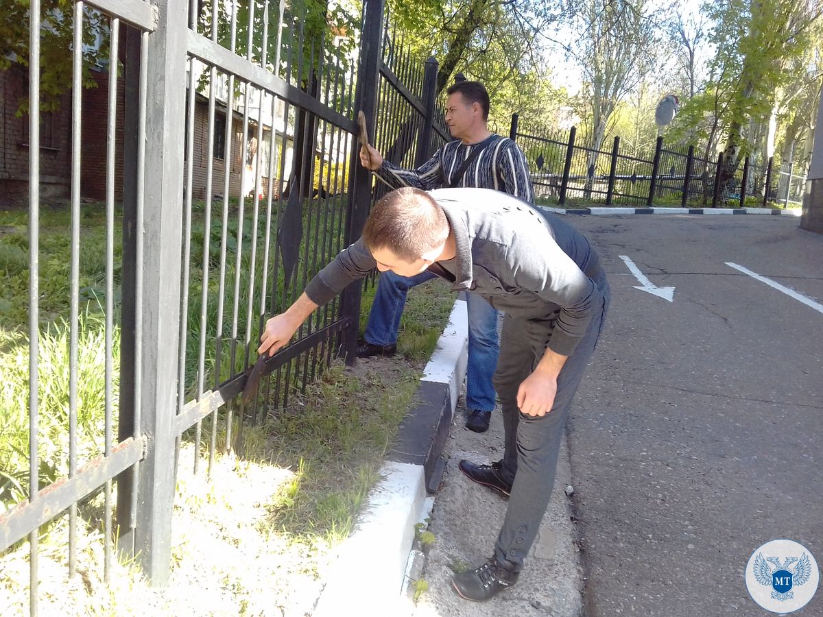 Сотрудники Минтранса приняли участие в общегородском субботнике (ФОТОРЕПОРТАЖ)