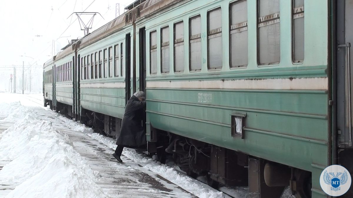 Специалисты ГП «Донецкая железная дорога» восстановили железнодорожный перегон. ФОТОРЕПОРТАЖ