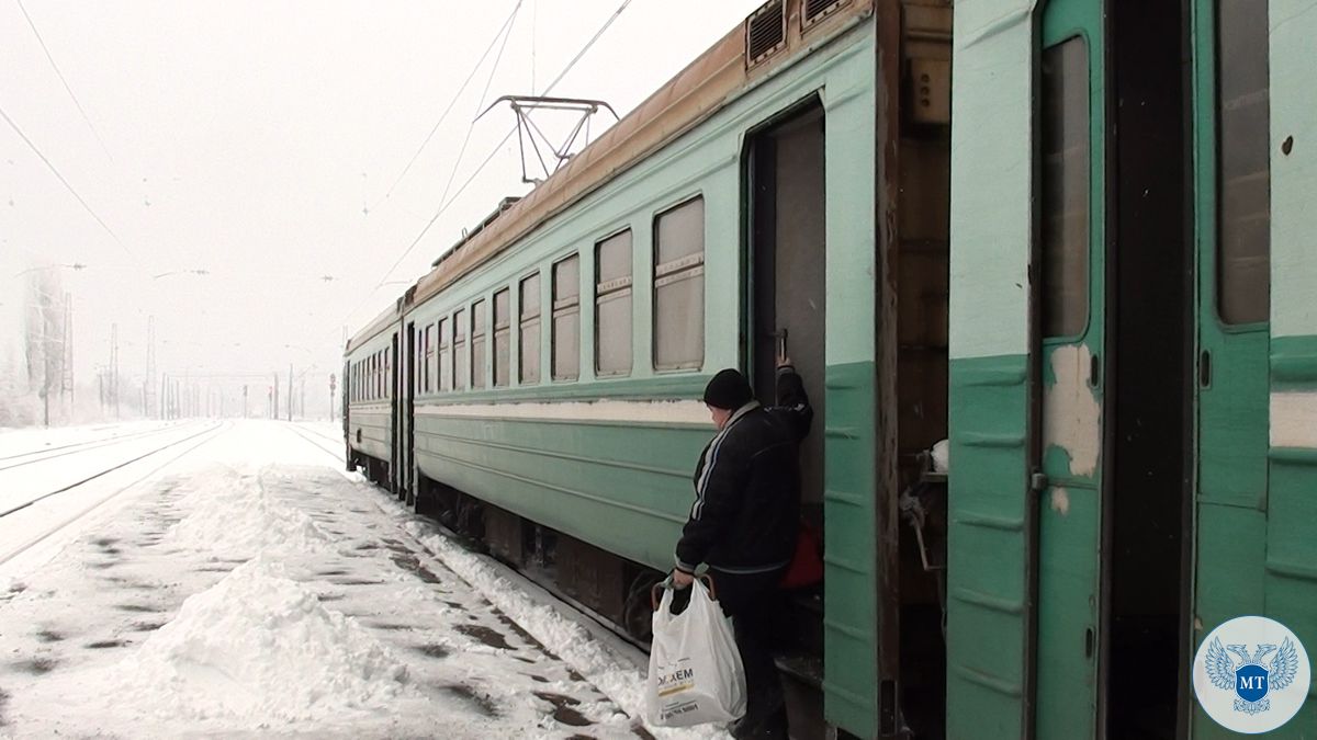 Специалисты ГП «Донецкая железная дорога» восстановили железнодорожный перегон. ФОТОРЕПОРТАЖ