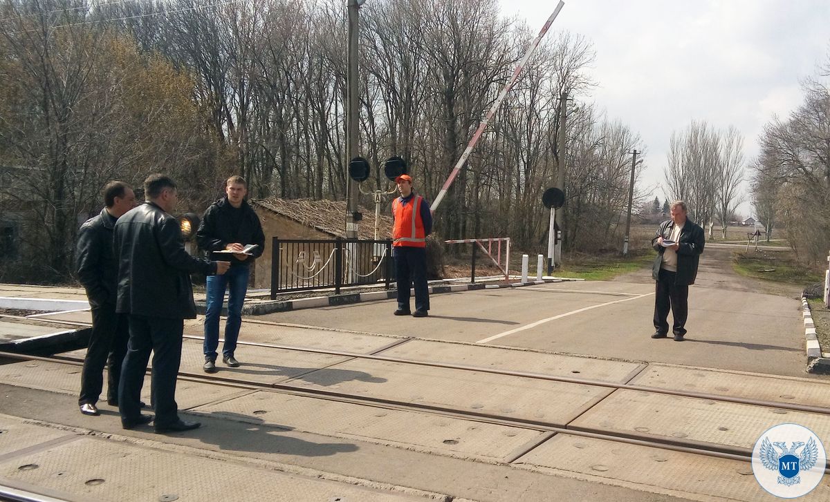 Специалисты Министерства транспорта ДНР провели проверку железнодорожных переездов