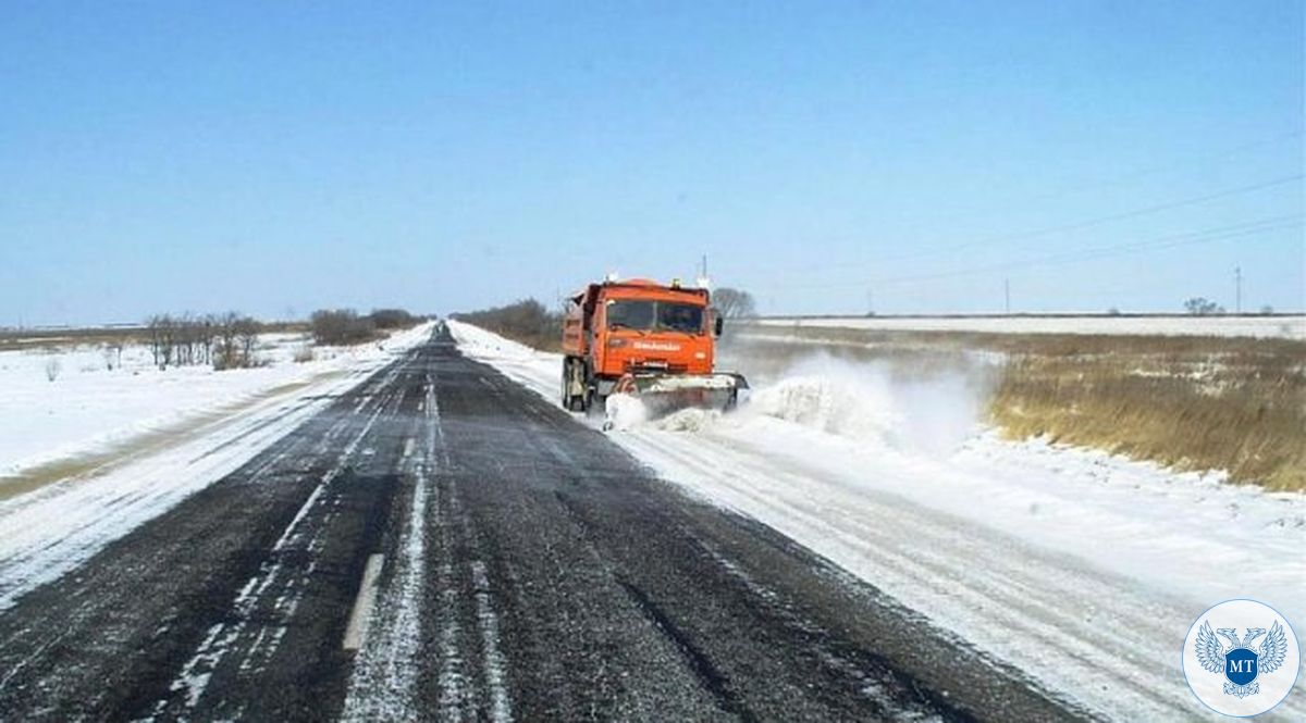 Спецтехника ГП «Автодор» провела расчистку междугородных дорог