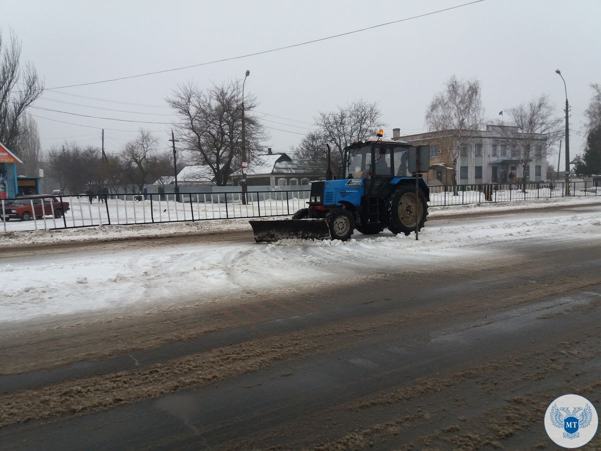 Спецтехника ГП «Автодор» ведет работу по предотвращению гололеда на междугородных дорогах Республики