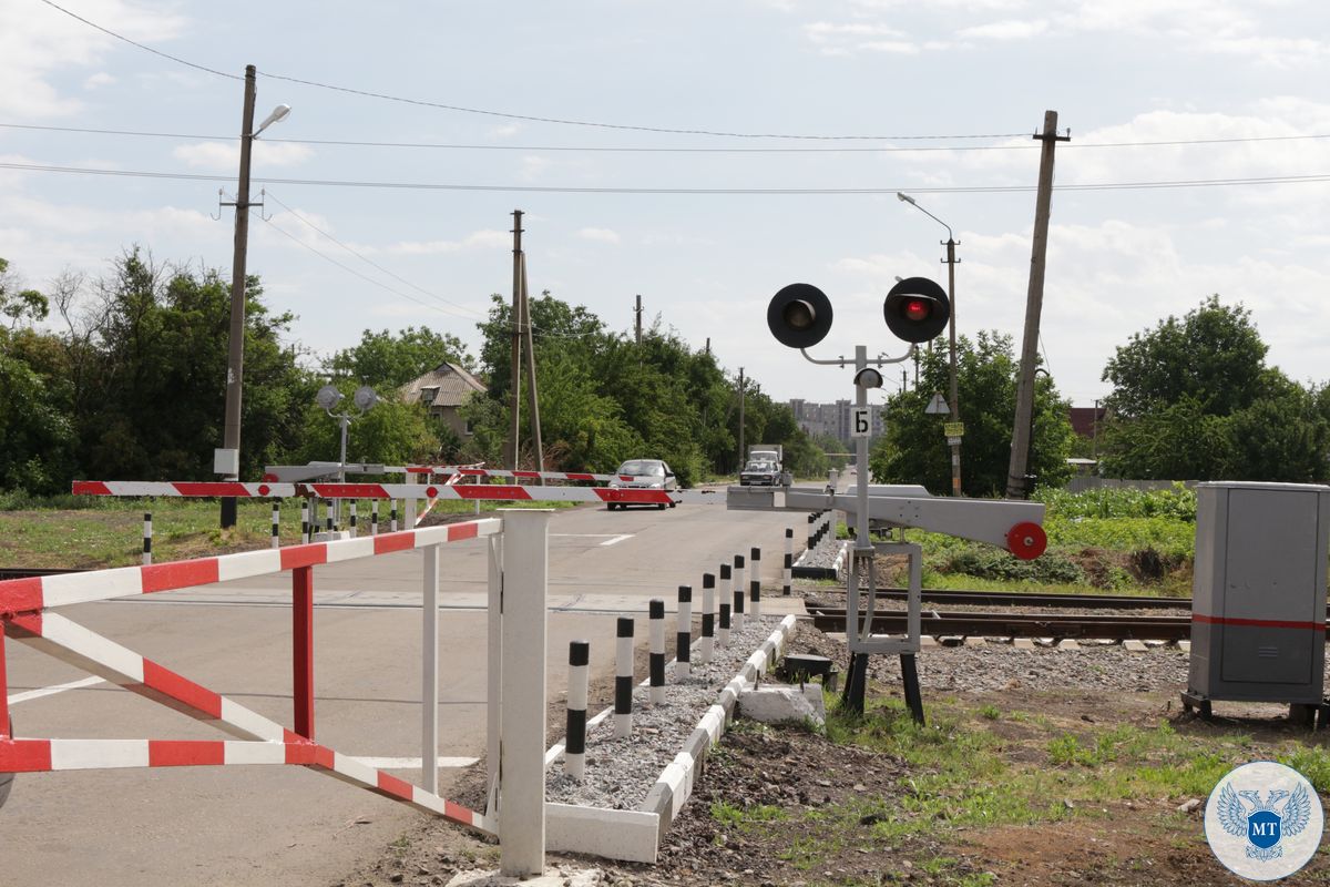 В Кировском завершено восстановление двух железнодорожных переездов