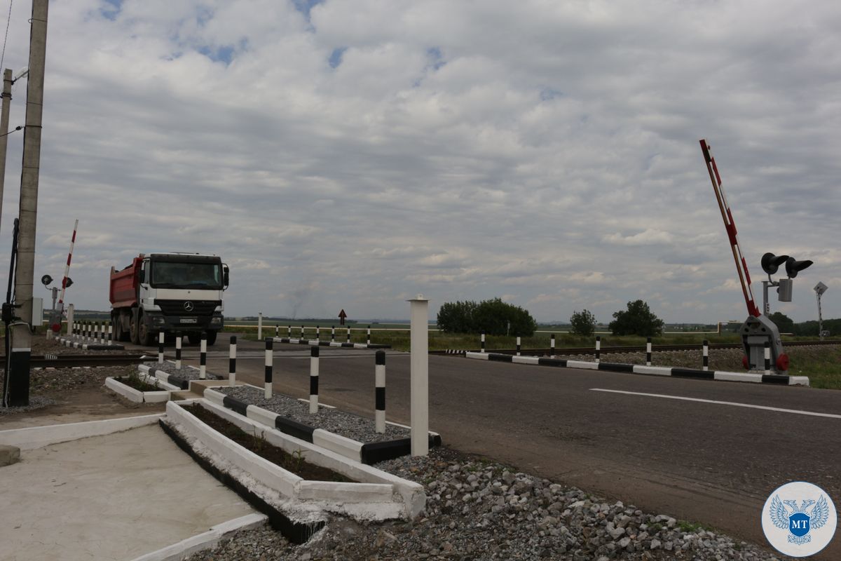 В Кировском завершено восстановление двух железнодорожных переездов