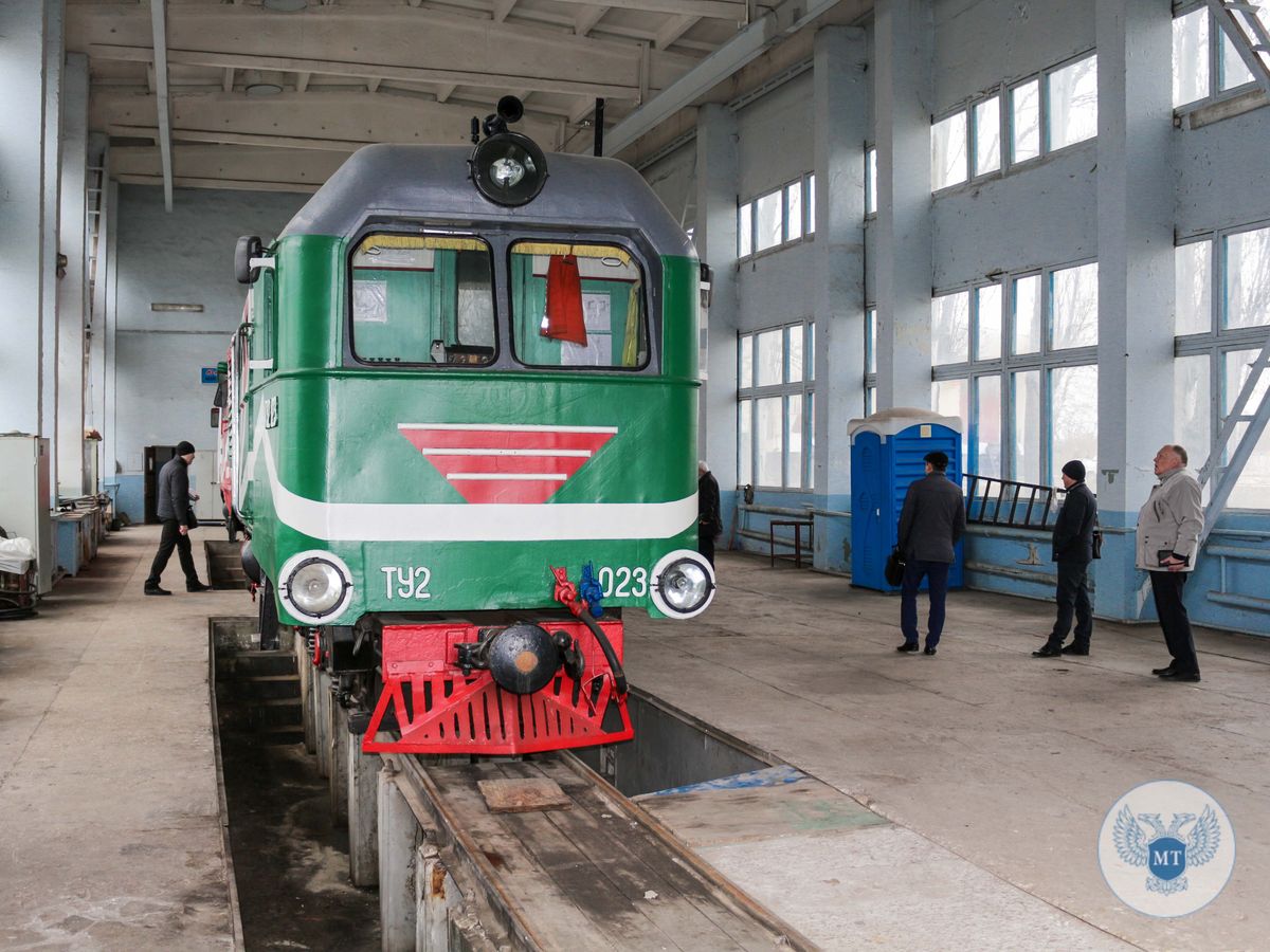 Донецкая детская железнодорожная магистраль начала подготовку к открытию нового сезона (ФОТОРЕПОРТАЖ)