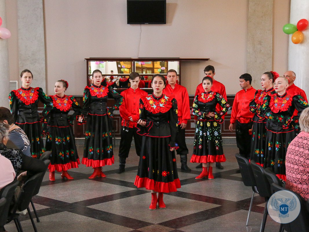 В канун празднования Дня Победы руководство ГП «Донецкая железная дорога» поздравило своих ветеранов