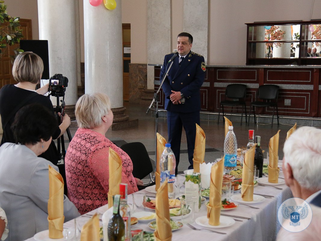 В канун празднования Дня Победы руководство ГП «Донецкая железная дорога» поздравило своих ветеранов