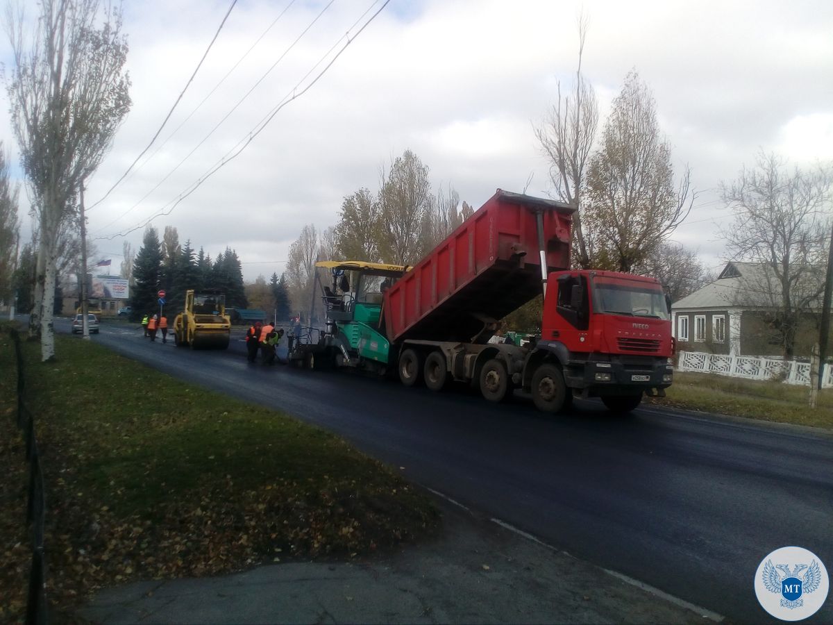 Восстановление участков автодороги, проходящей по территории города Тореза, Минтранс планирует завершить к концу текущей недели