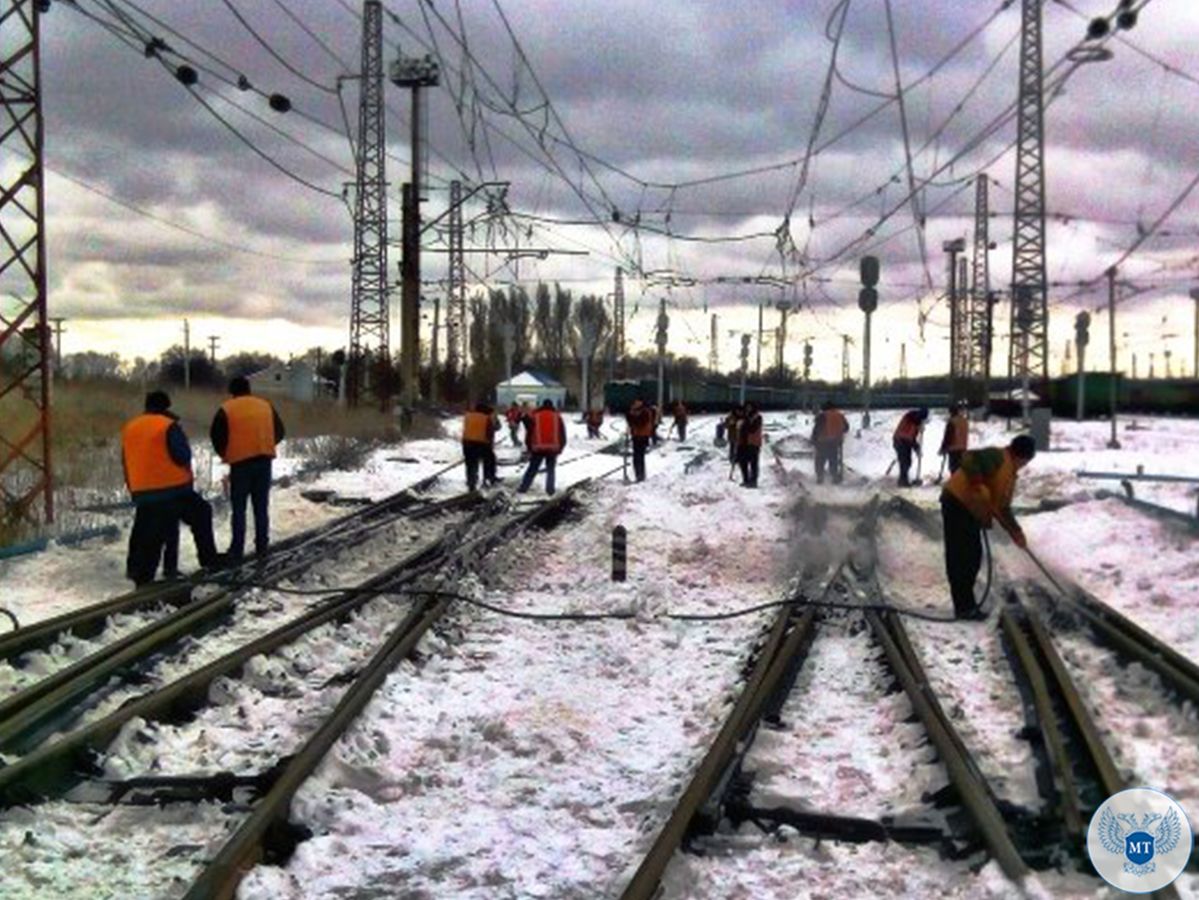 В условиях снегопада ГП «ДЖД» обеспечивает бесперебойное движение железнодорожного транспорта