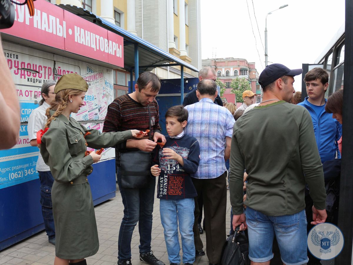 В День Победы Минтранс ДНР провел песенный флешмоб в общественном транспорте (фото, видео)