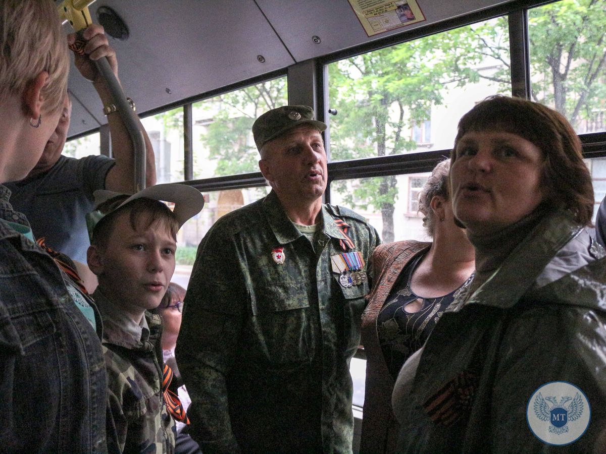 В День Победы Минтранс ДНР провел песенный флешмоб в общественном транспорте (фото, видео)