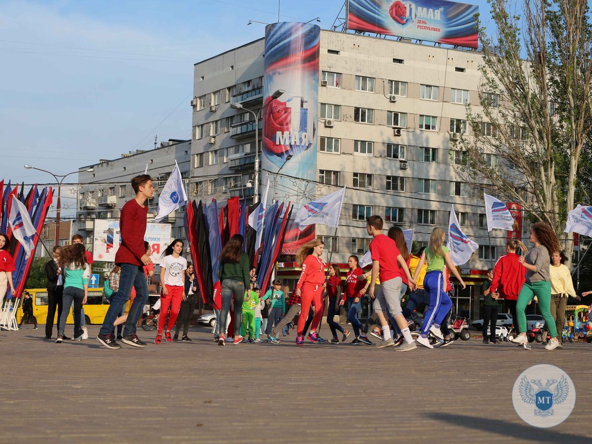 В рамках Республиканской недели безопасности дорожного движения Минтранс ДНР провел тематический флешмоб (ВИДЕО)