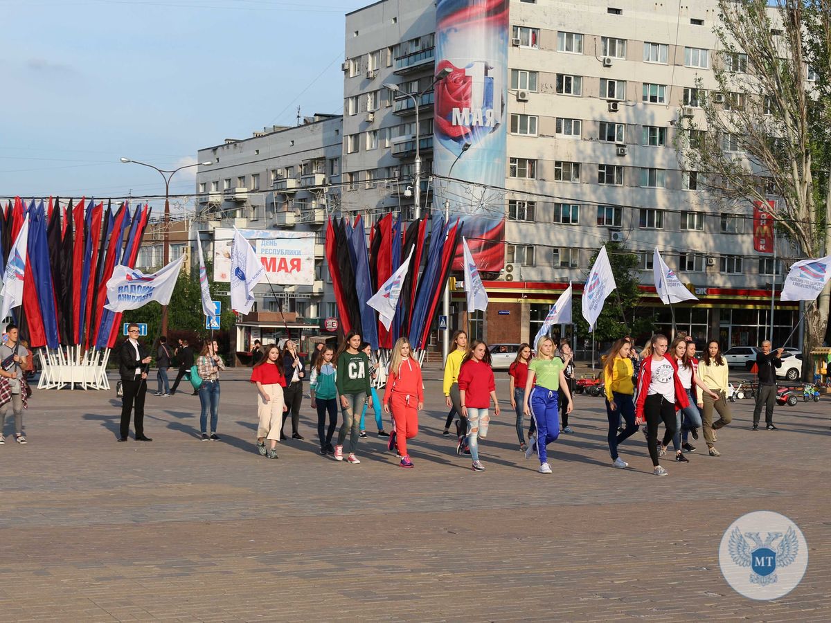 В рамках Республиканской недели безопасности дорожного движения Минтранс ДНР провел тематический флешмоб (ВИДЕО)