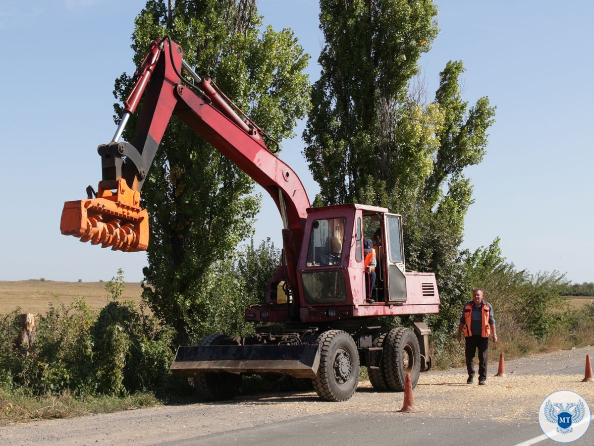 ГП «Автодор» проводит испытания нового навесного оборудования для выполнения эксплуатационных работ на дорогах общего пользования 