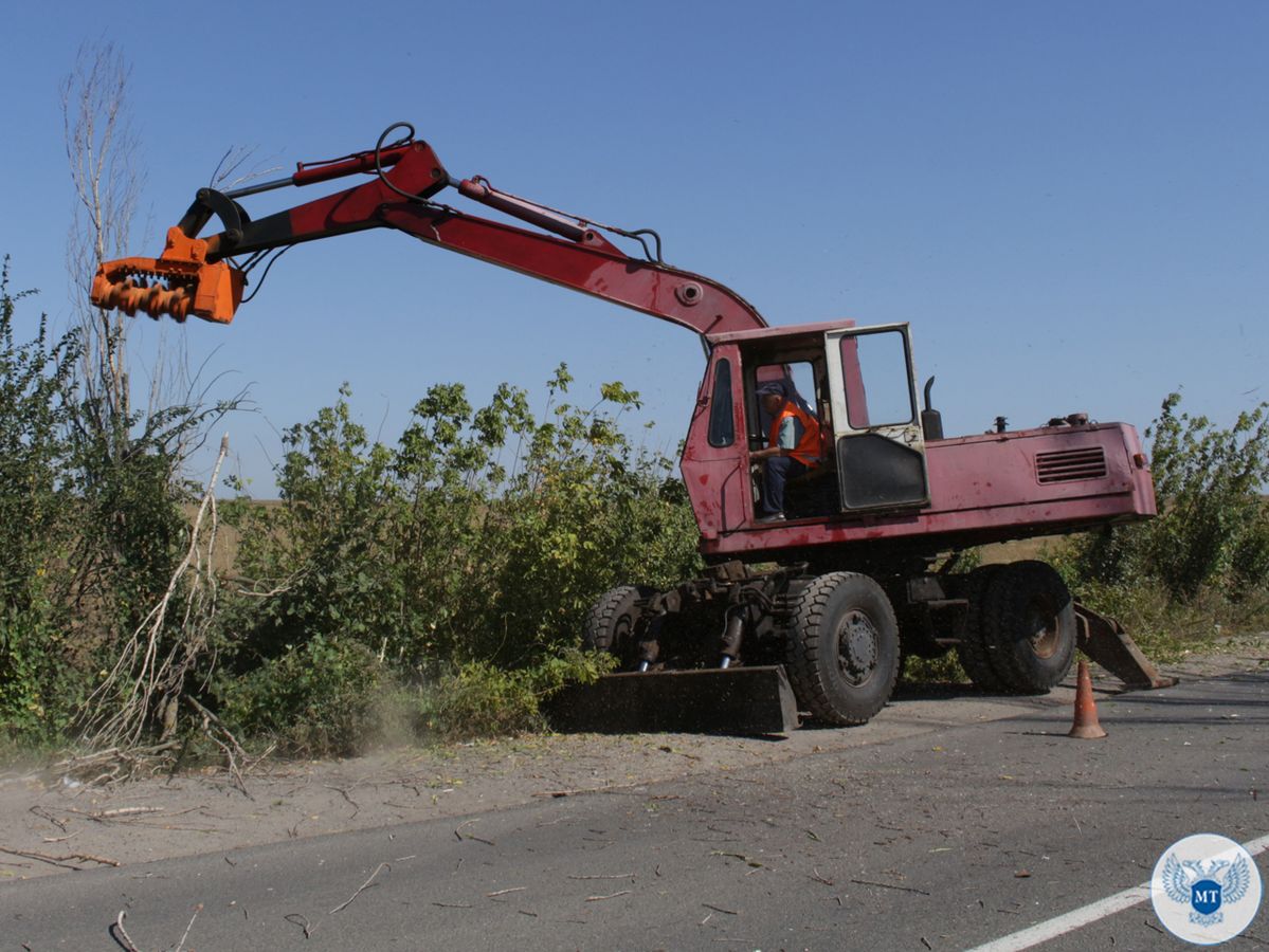 ГП «Автодор» проводит испытания нового навесного оборудования для выполнения эксплуатационных работ на дорогах общего пользования 