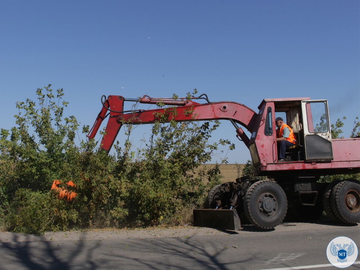 ГП «Автодор» проводит испытания нового навесного оборудования для выполнения эксплуатационных работ на дорогах общего пользования 