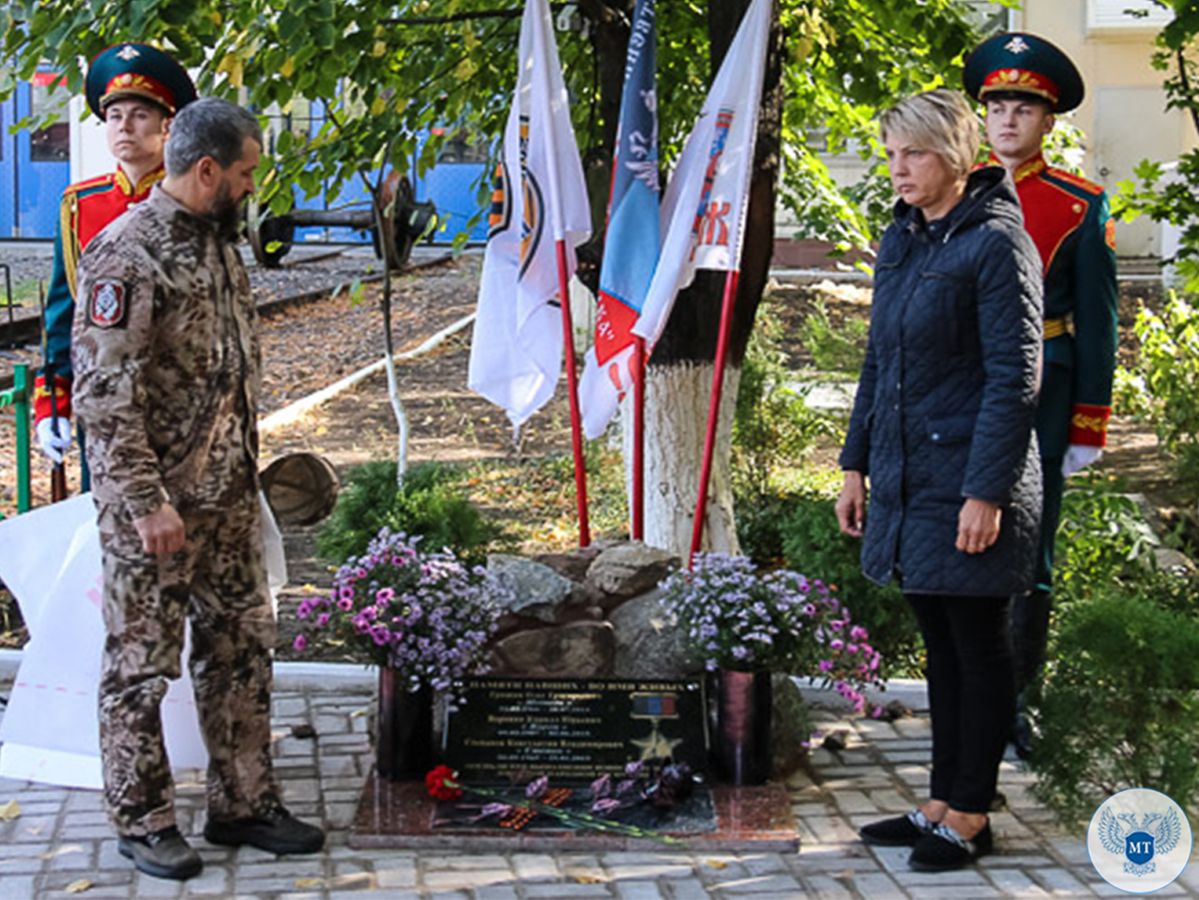 В депо Ясиноватая открыли мемориальную доску памяти железнодорожников, погибших в боях за ДНР