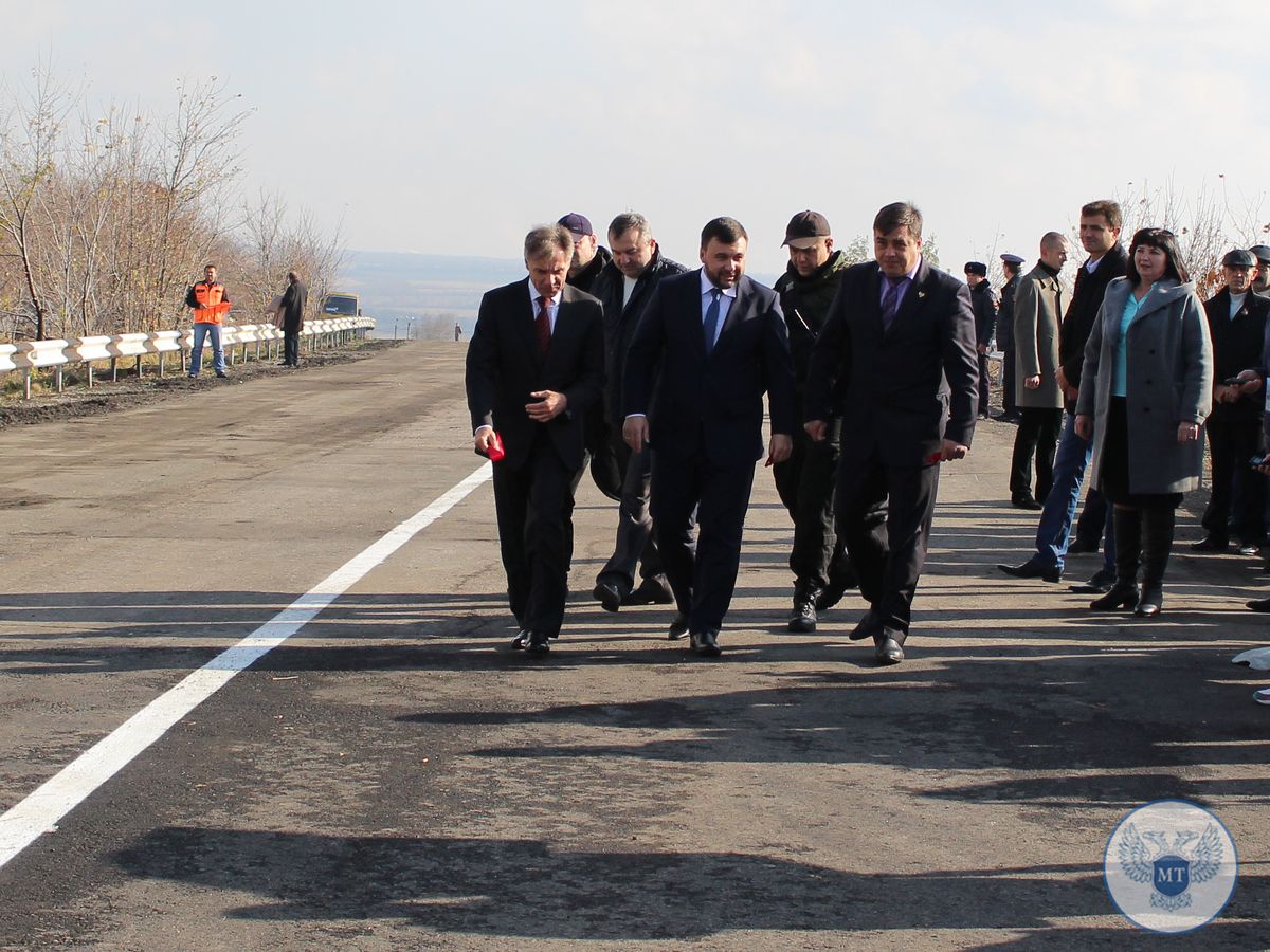 Врио Главы ДНР Денис Пушилин открыл движение по восстановленному путепроводу в Дебальцево 