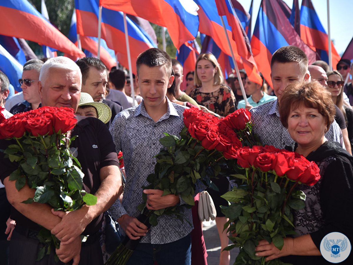 Дмитрий Подлипанов принял участие в церемонии открытия памятного знака в честь Первого Главы Республики