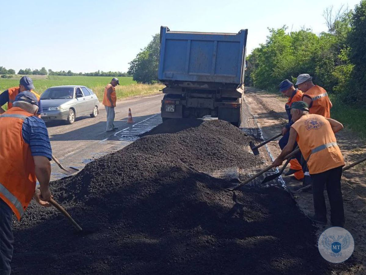 Под контролем Минтранса ДНР продолжается восстановление автомобильной дороги Кременевка – Ялта