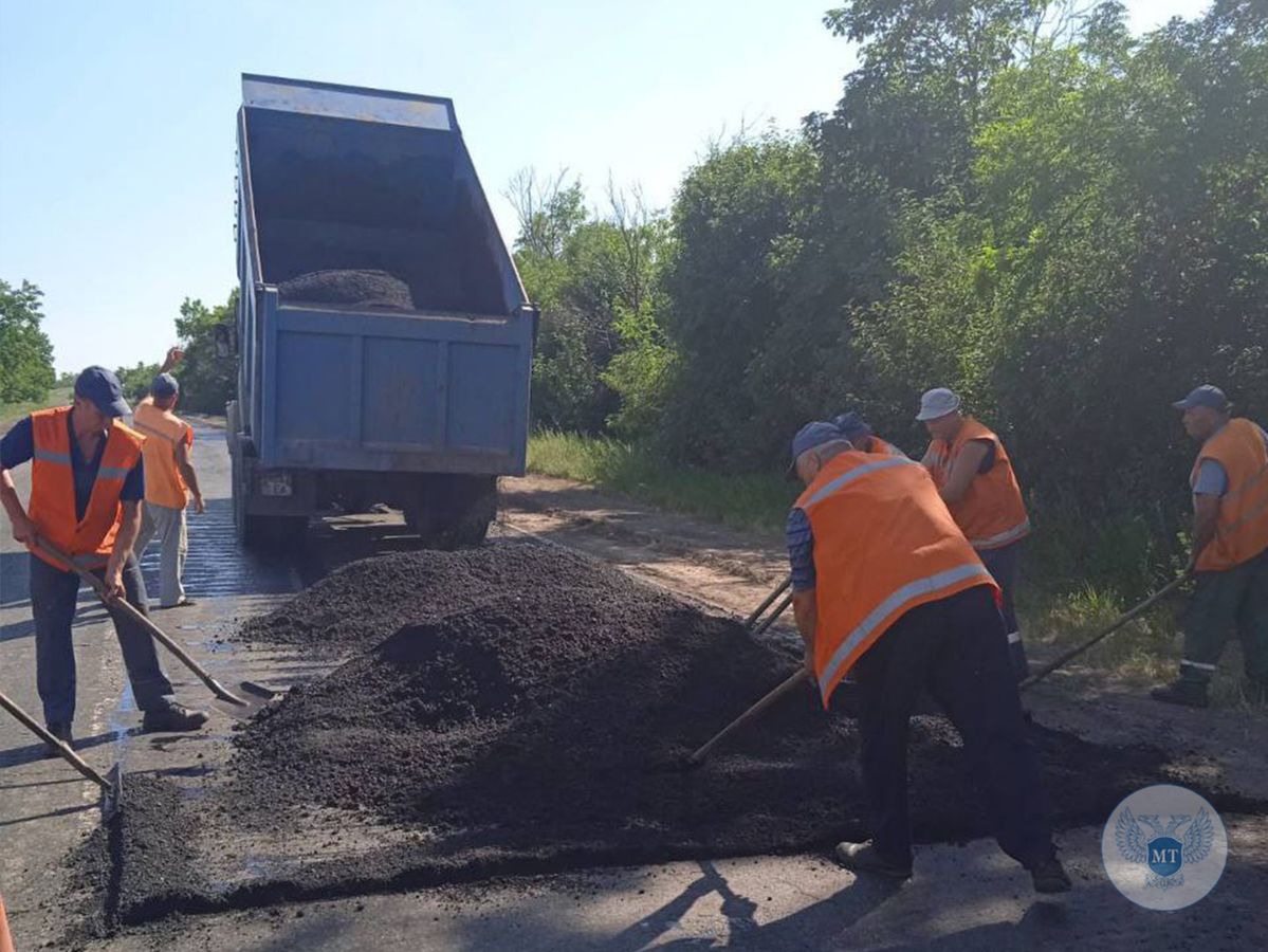 Под контролем Минтранса ДНР продолжается восстановление автомобильной дороги Кременевка – Ялта