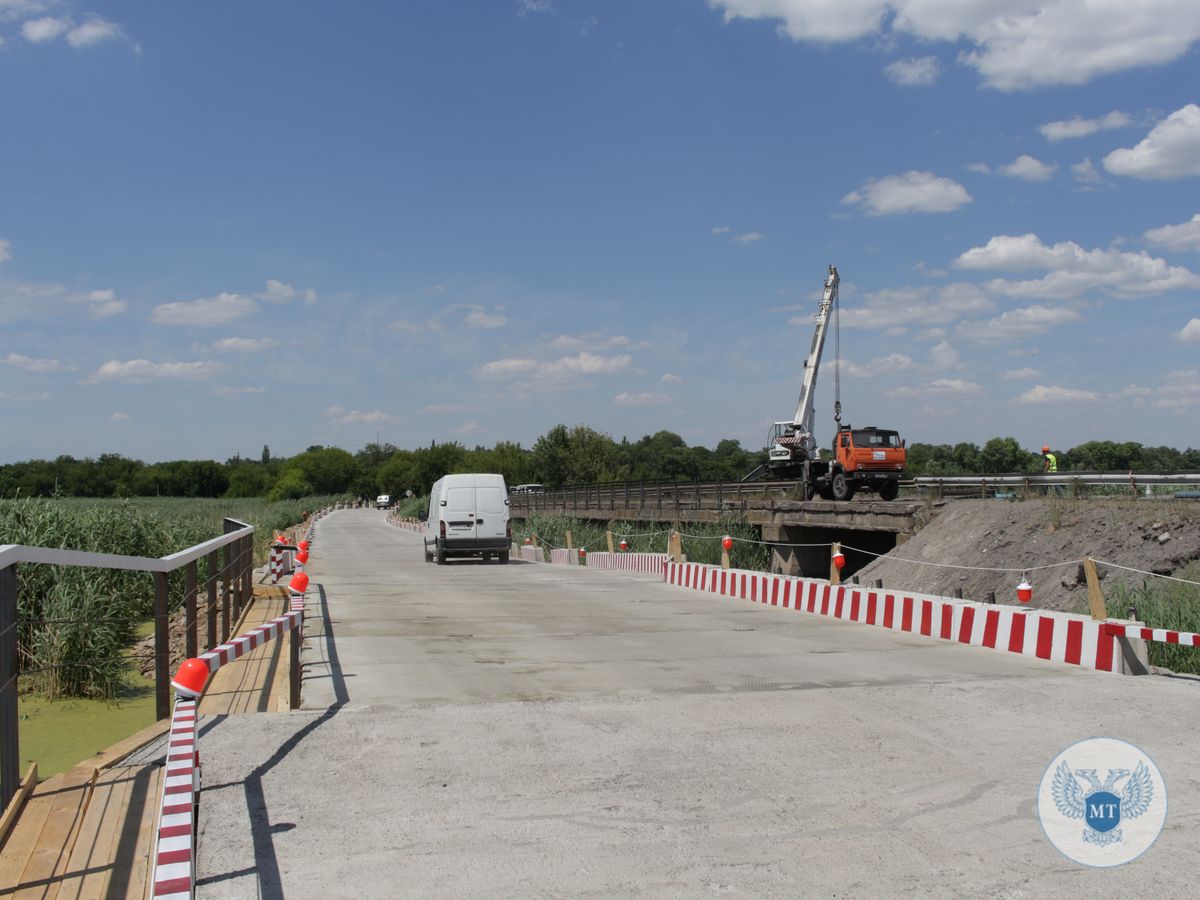 В связи с ремонтом моста на автодороге «Енакиево – Харцызск» движение транспортных средств перенаправлено на временный объезд