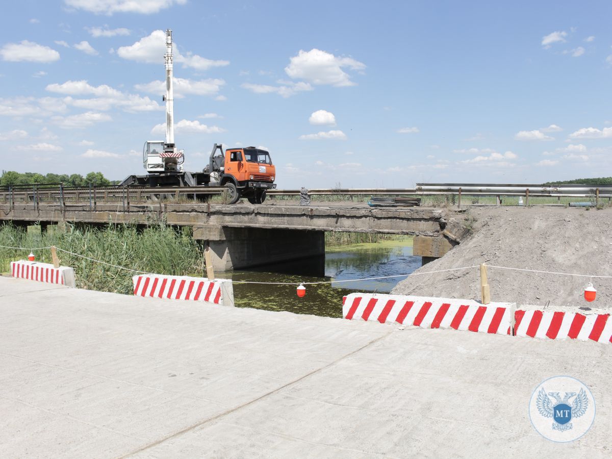 В связи с ремонтом моста на автодороге «Енакиево – Харцызск» движение транспортных средств перенаправлено на временный объезд