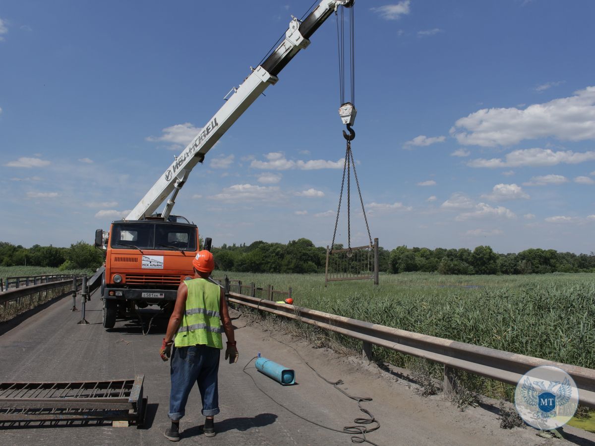 В связи с ремонтом моста на автодороге «Енакиево – Харцызск» движение транспортных средств перенаправлено на временный объезд