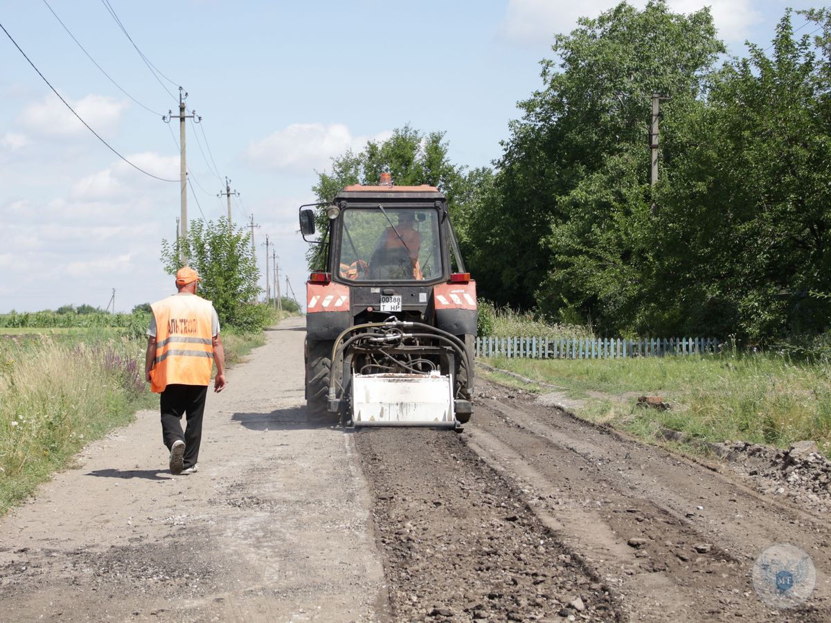 В Старобешевском районе завершается восстановление автомобильной дороги местного значения в селе Марьяновка