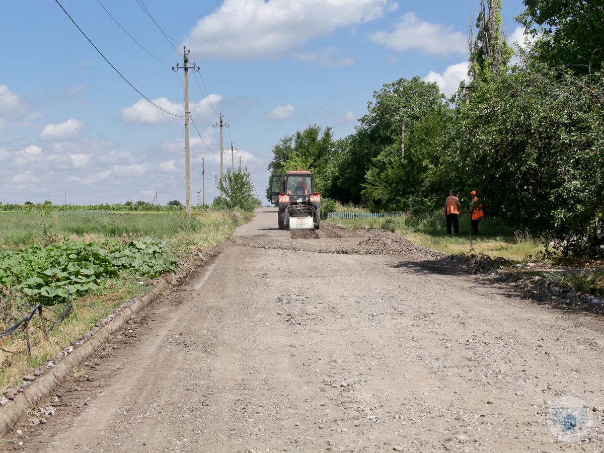 В Старобешевском районе завершается восстановление автомобильной дороги местного значения в селе Марьяновка