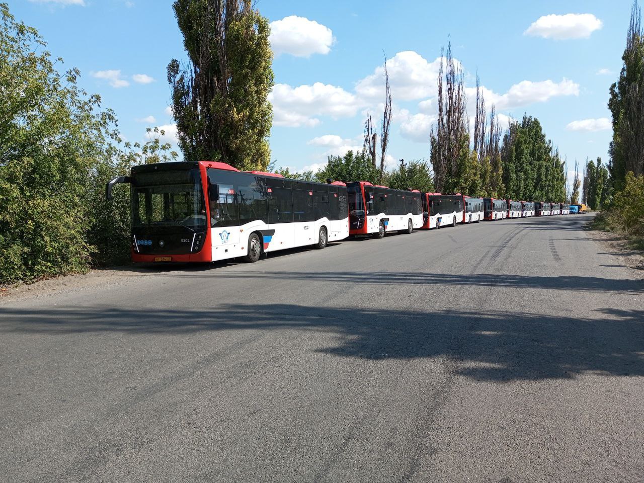 Сегодня в Республику прибыла очередная партия автобусов, переданных Донецку шефом-регионом городом Москвой