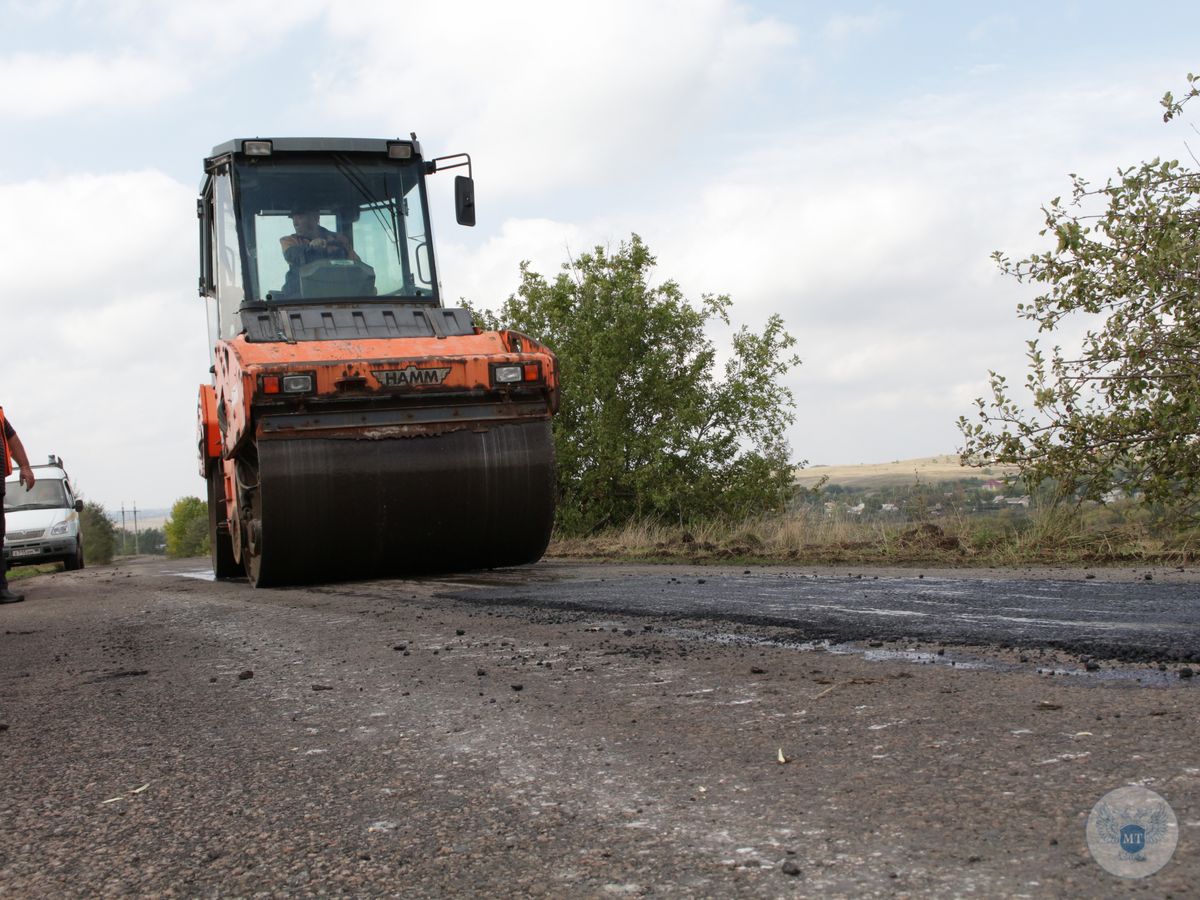 В Старобешевском районе специалисты ГУП ДНР «Автодор» восстанавливают дорогу «Новоекатериновка – Кумачово»