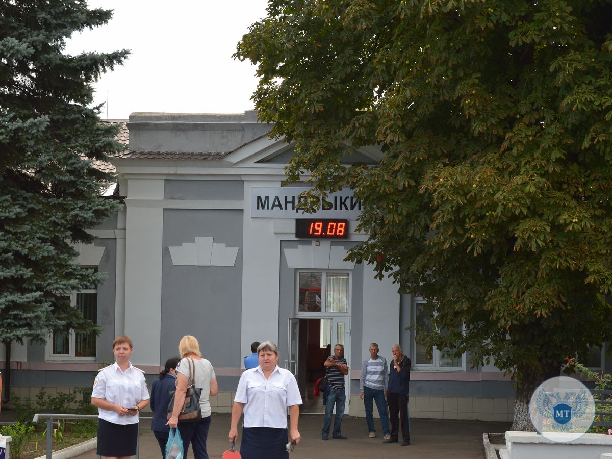 Впервые за пять лет с железнодорожного вокзала Донецк отправился пригородный поезд