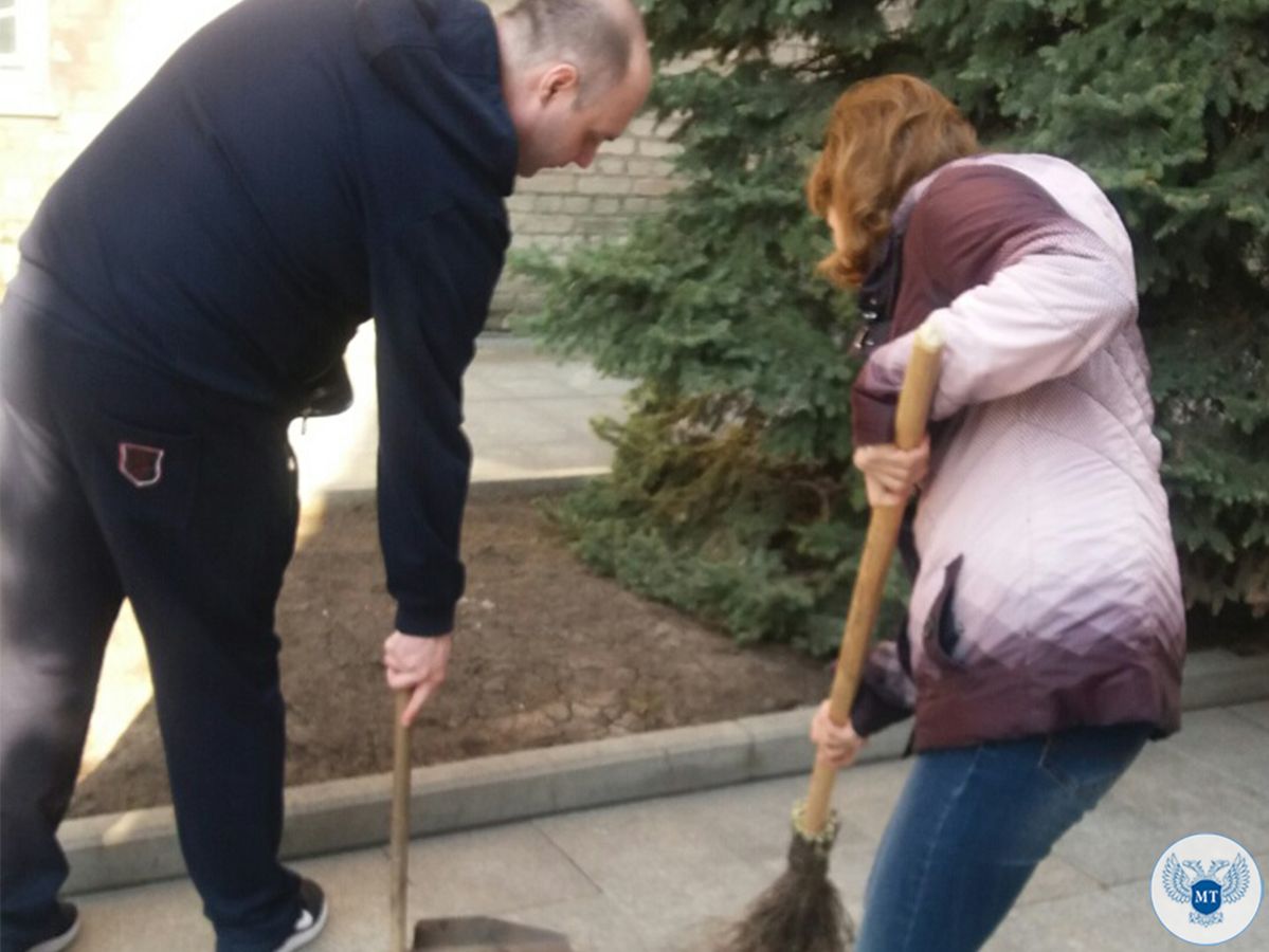 Сотрудники Минтранса ДНР и подведомственных предприятий приняли участие в общереспубликанском субботнике