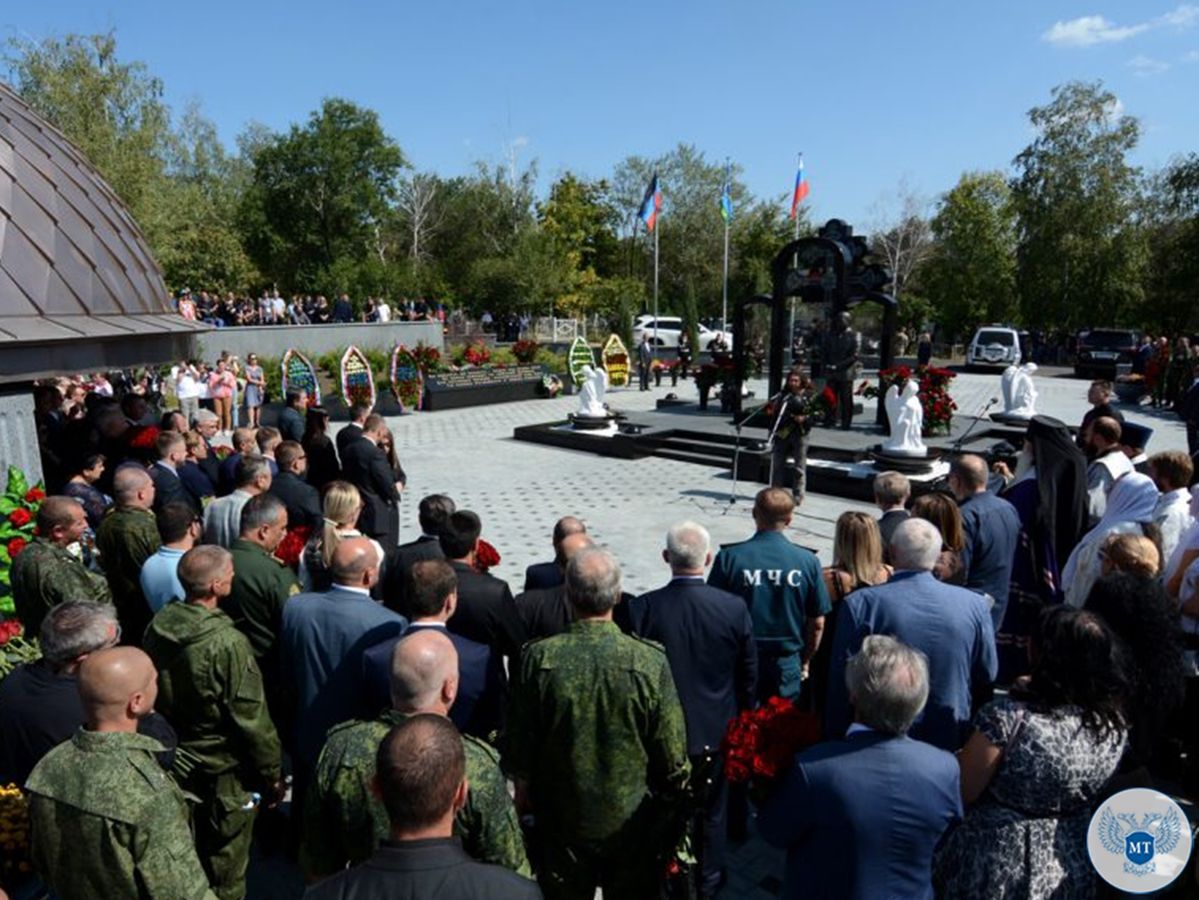 В годовщину гибели первого Главы ДНР Александра Захарченко в Республике прошли памятные мероприятия (ФОТО, ВИДЕО)