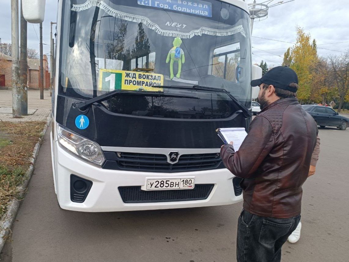 В Харцызске проверили состояние автобусов, в том числе осуществляющих межмуниципальные перевозки