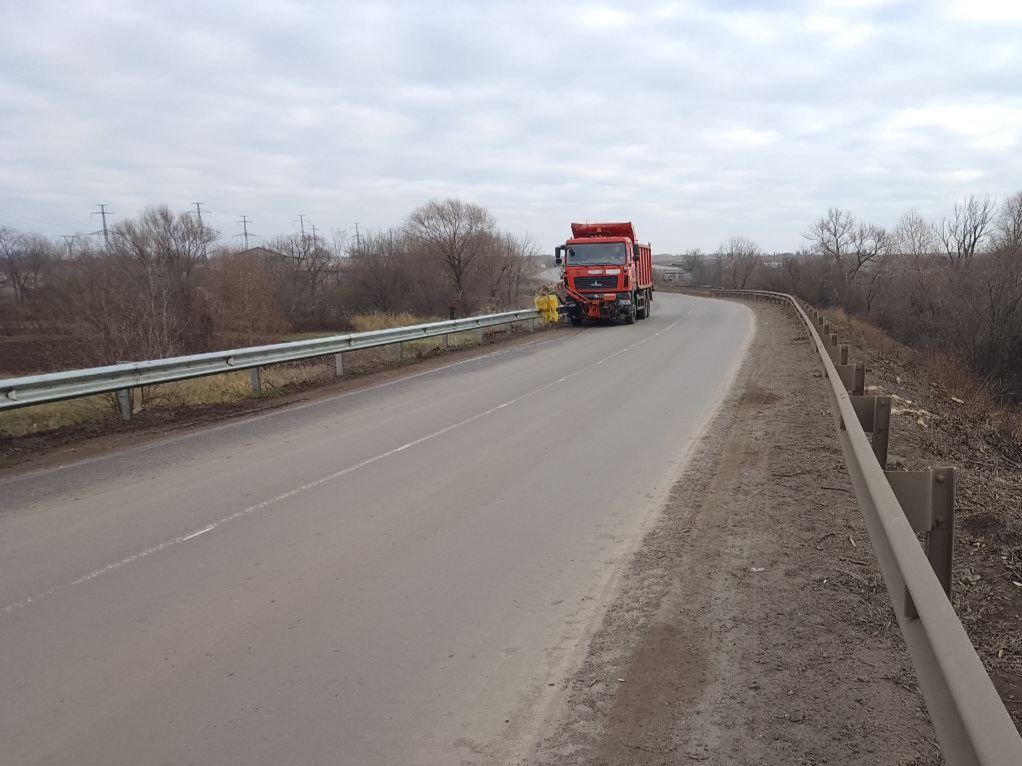 За минувшую неделю под контролем ГКУ «Служба автомобильных дорог Донбасса» выполнены мероприятия по содержанию автодорог